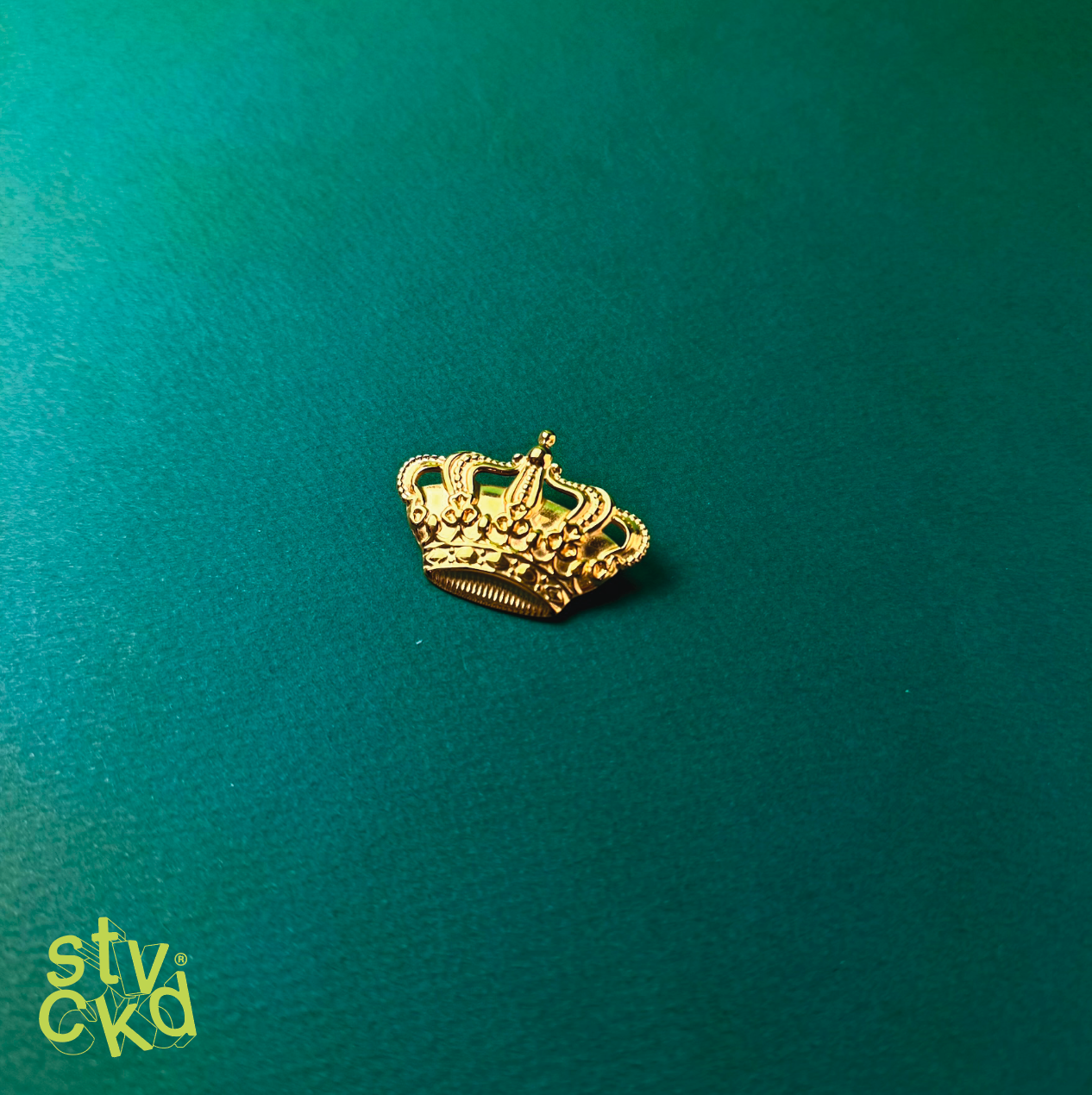 Crown Brooch - Gold